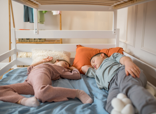 FAMI 90x200/120x200 Biela poschodová posteľ so širším lôžkom Lano Nábytok