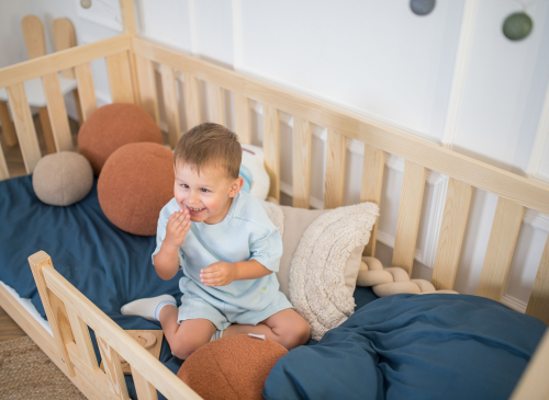 BOGUŚ 80x160 borovica detská Montessori podlahová posteľ tipi Lano Nábytok