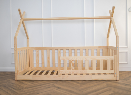 BOGUŚ 80x160 borovica detská Montessori podlahová posteľ tipi Lano Nábytok