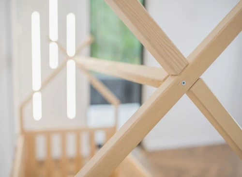 BOGUŚ 80x190 borovica detská Montessori podlahová posteľ tipi Lano Nábytok