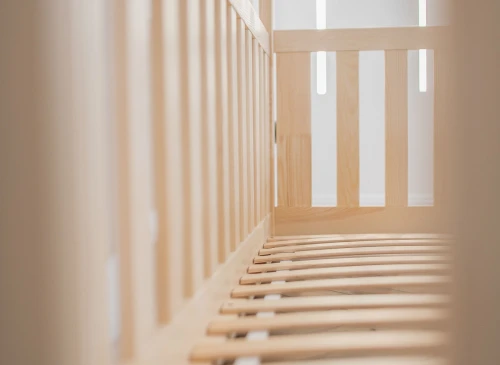 BOGUŚ 80x190 borovica detská Montessori podlahová posteľ tipi Lano Nábytok